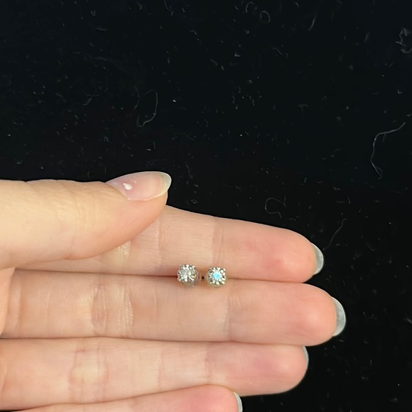 0.25 carat diamond studs princess cut genuine diamonds - Picture 2 of 3